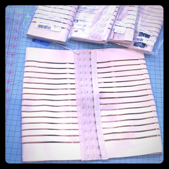 Nude Corset - Picture 1 of 6